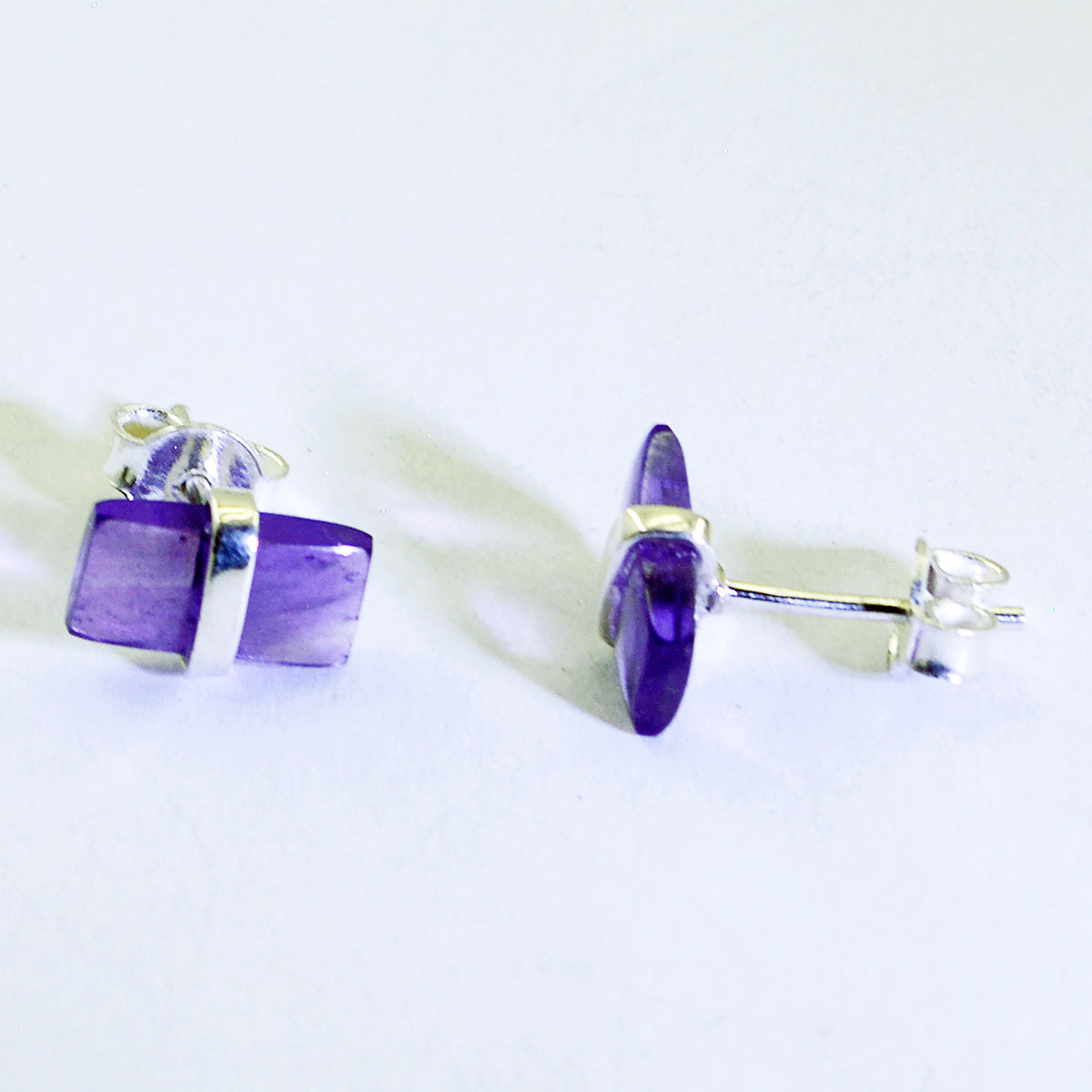 Carla Purple Elegant Solitaire Stud Earring