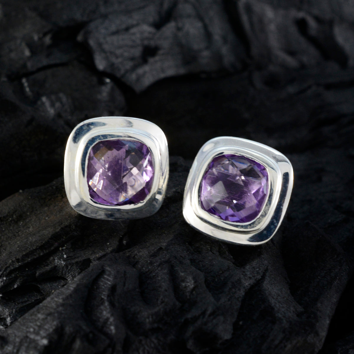 Sofía Purple Whisper thin Solitaire Stud Earring