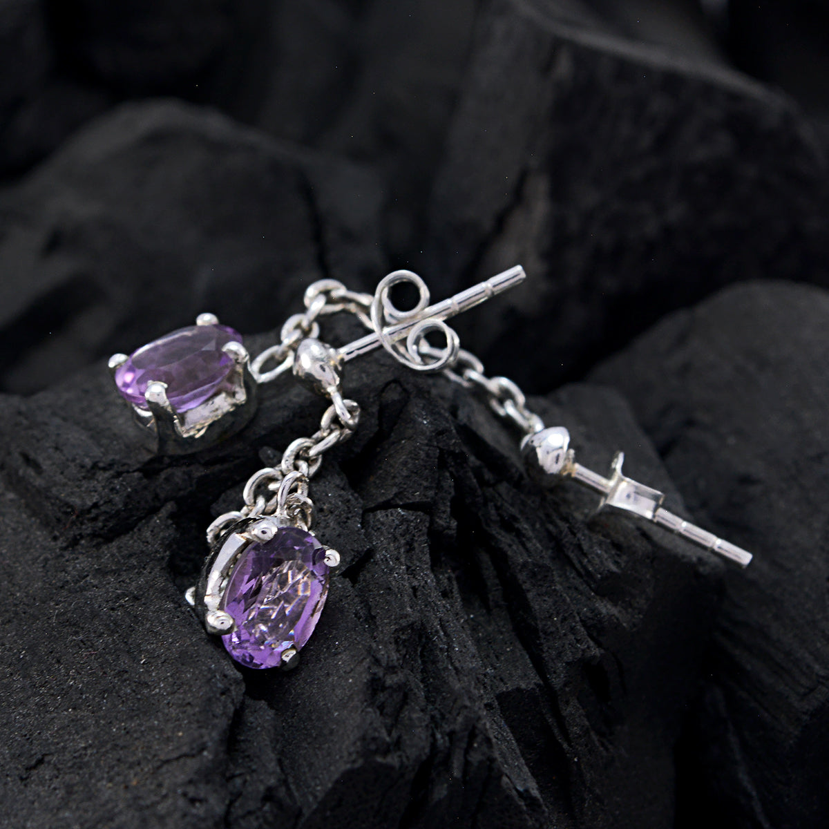 Evelyn Purple Elegant Solitaire Stud Earring