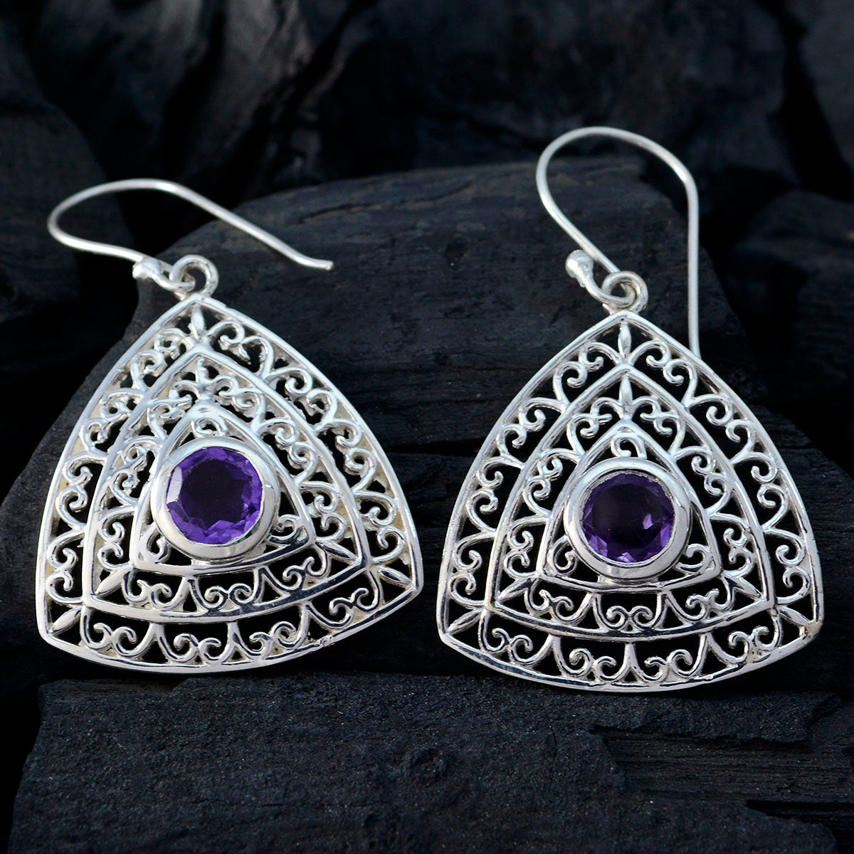 Ivy Purple Eye catching Solitaire Dangle Earring