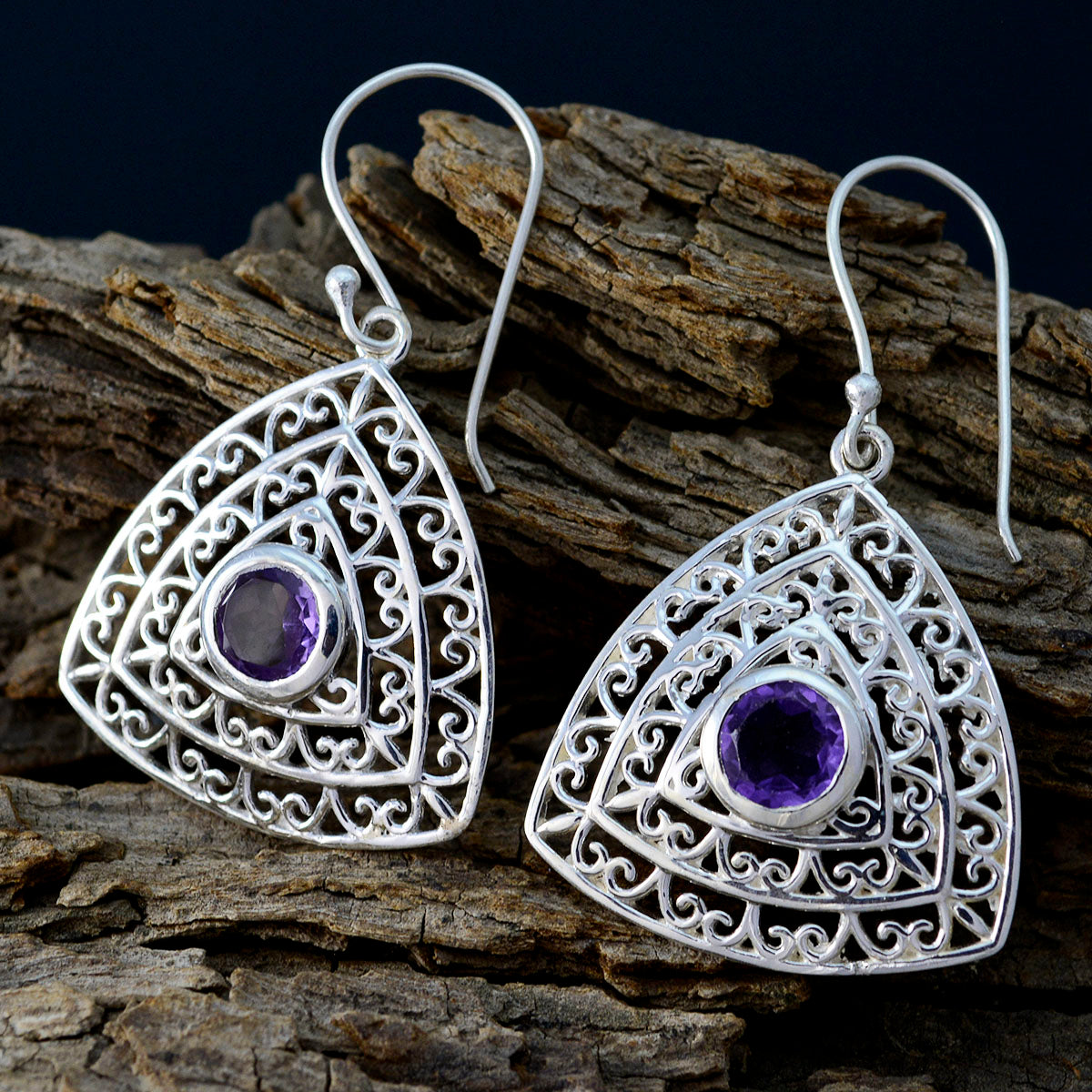 Ivy Purple Eye catching Solitaire Dangle Earring