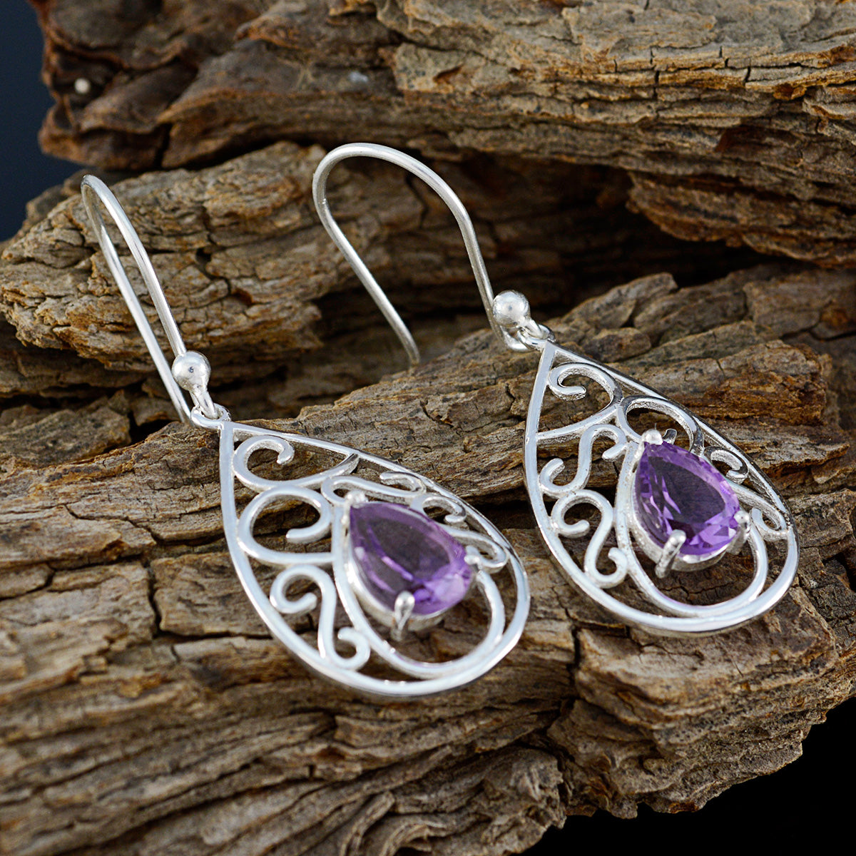 Laura Purple Slim Solitaire Dangle Earring