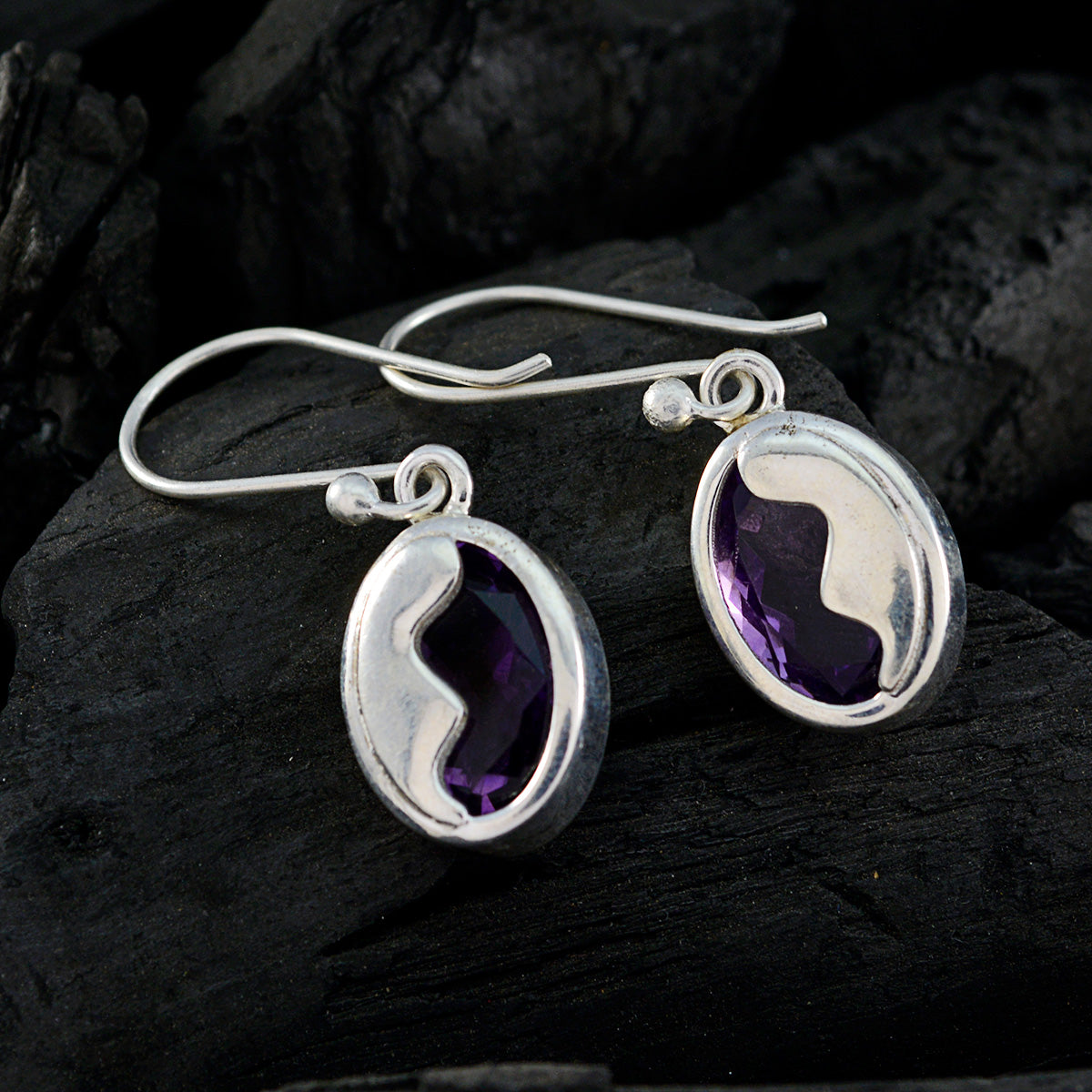 Lea Purple Mid weight Solitaire Dangle Earring