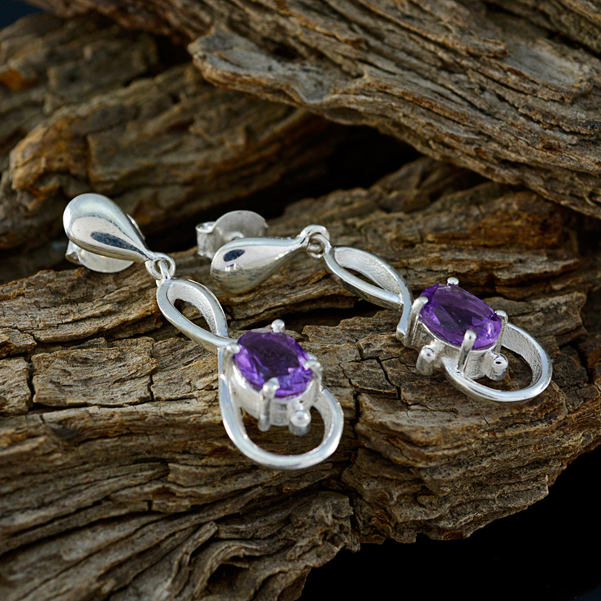 Leah Purple Featherlight Solitaire stud Earring