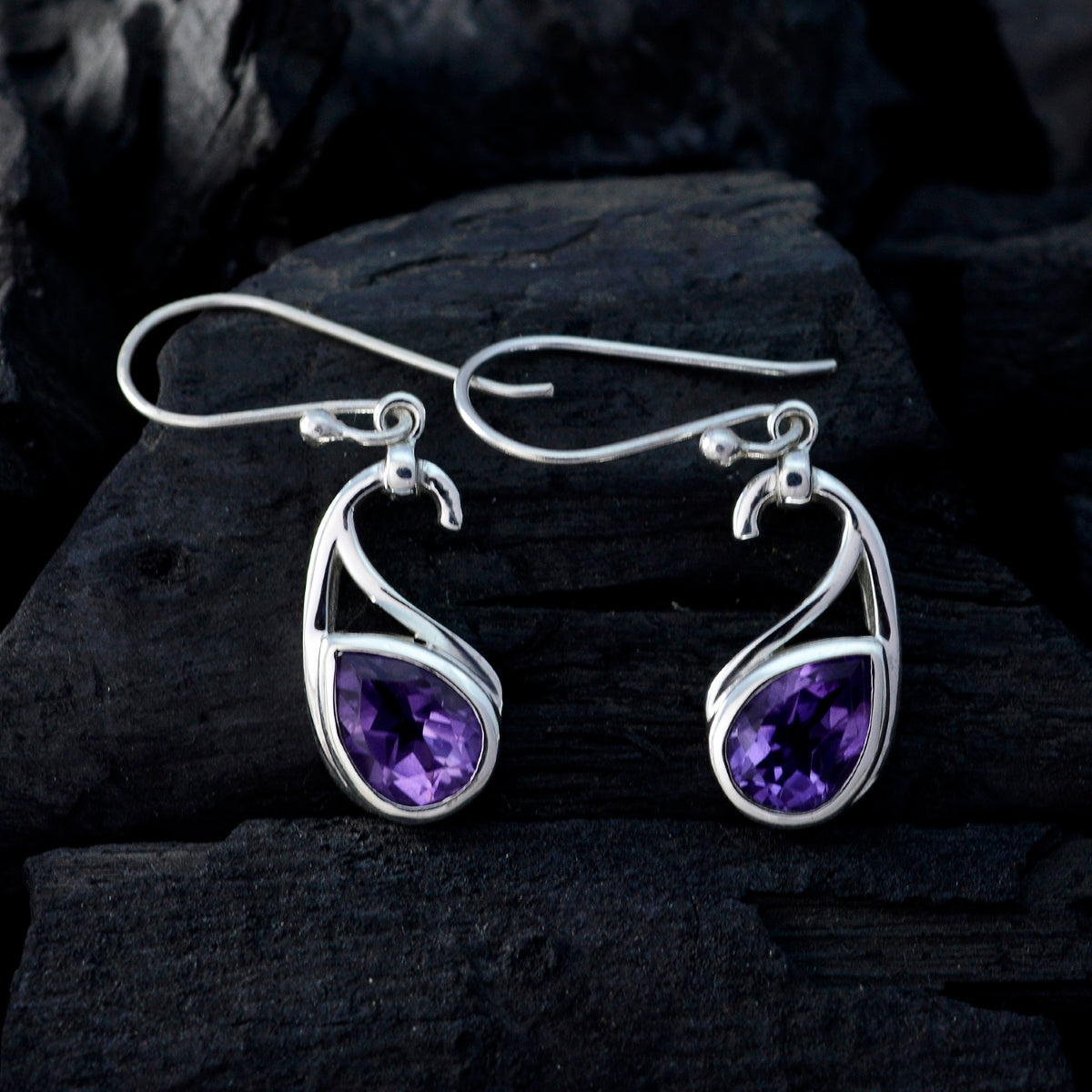 Stella Purple Featherlight Solitaire Dangle Earring