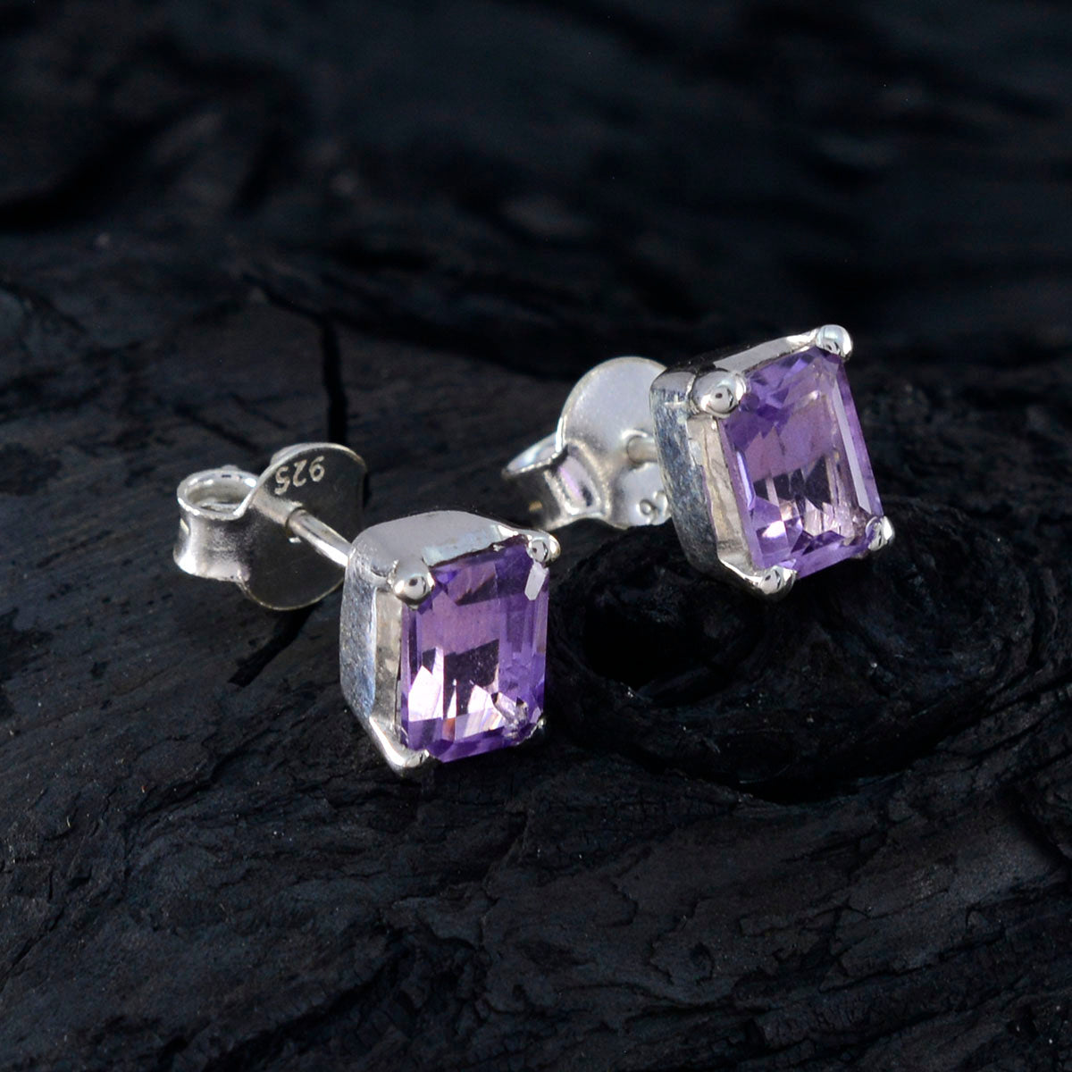 Tereza Purple Elegant Solitaire Stud Earring