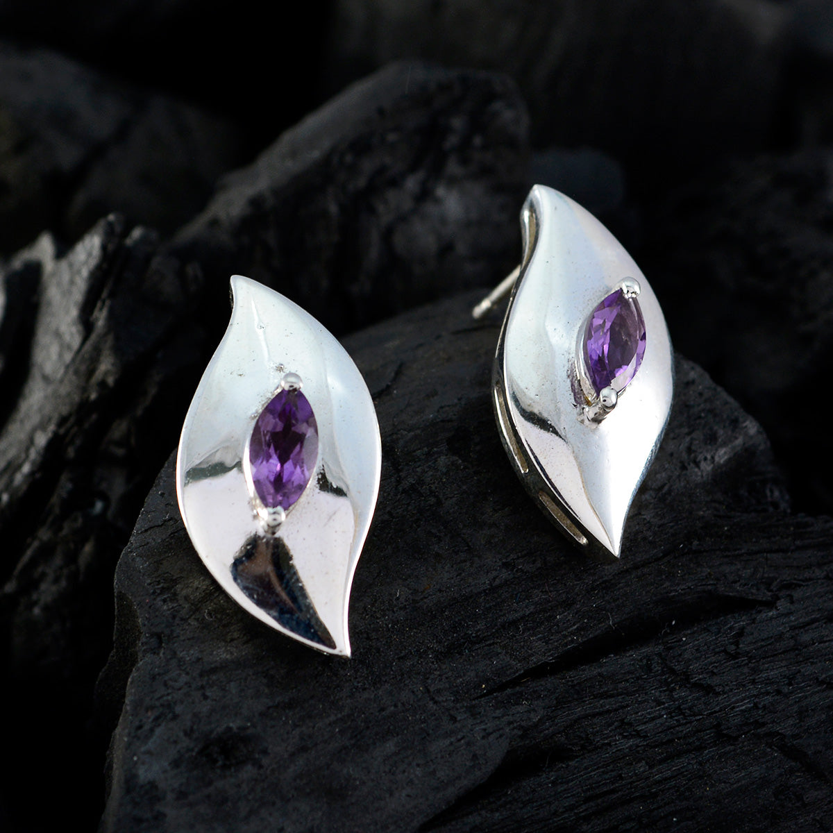 Aiko Purple Classic Solitaire Stud Earring