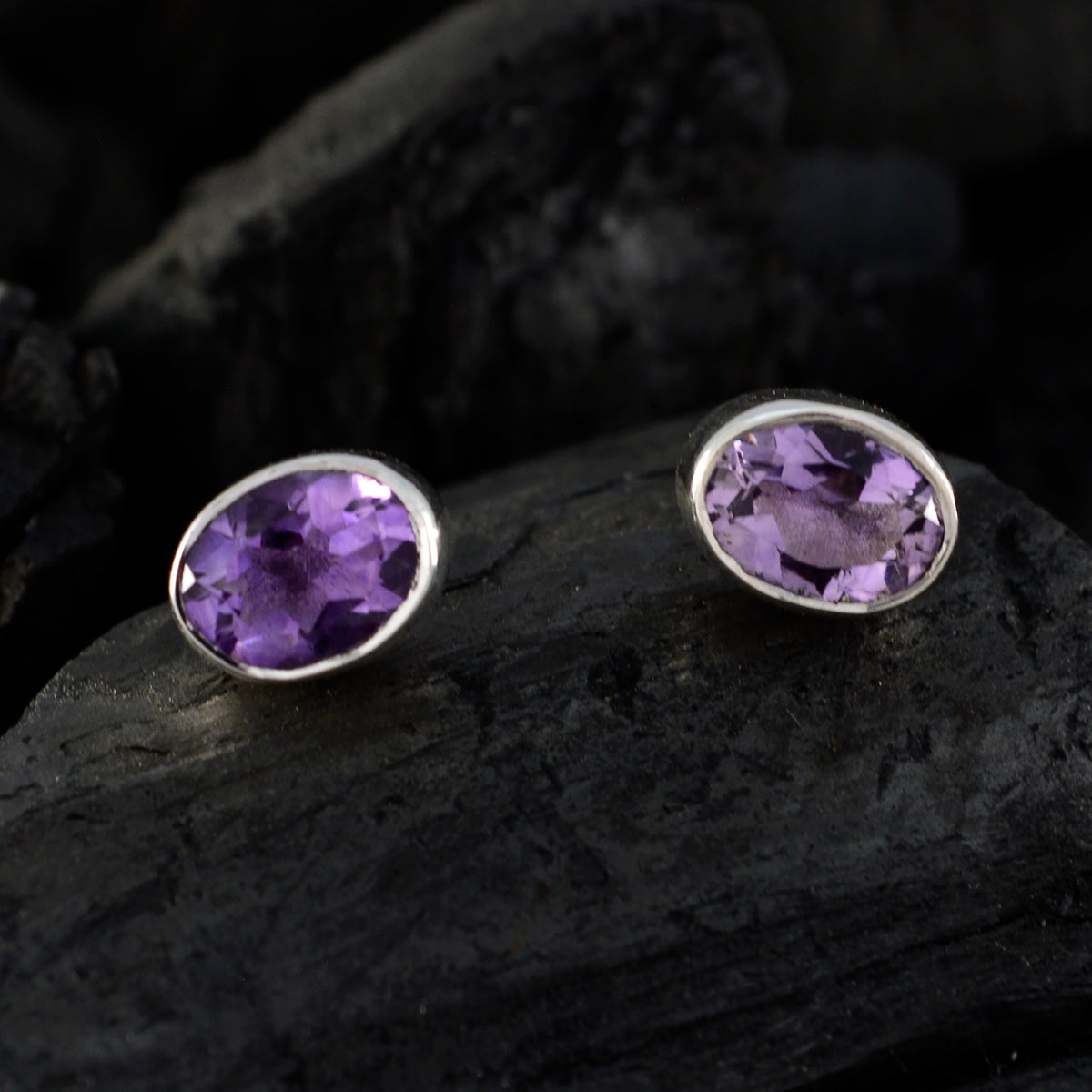 Haruka Purple Elegant Solitaire Stud Earring