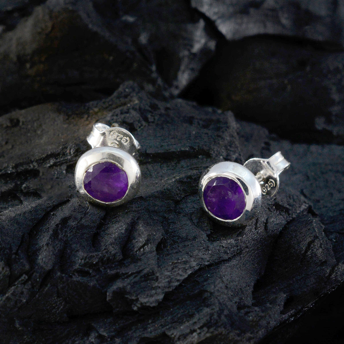 Hye jin Purple Elegant Solitaire Stud Earring