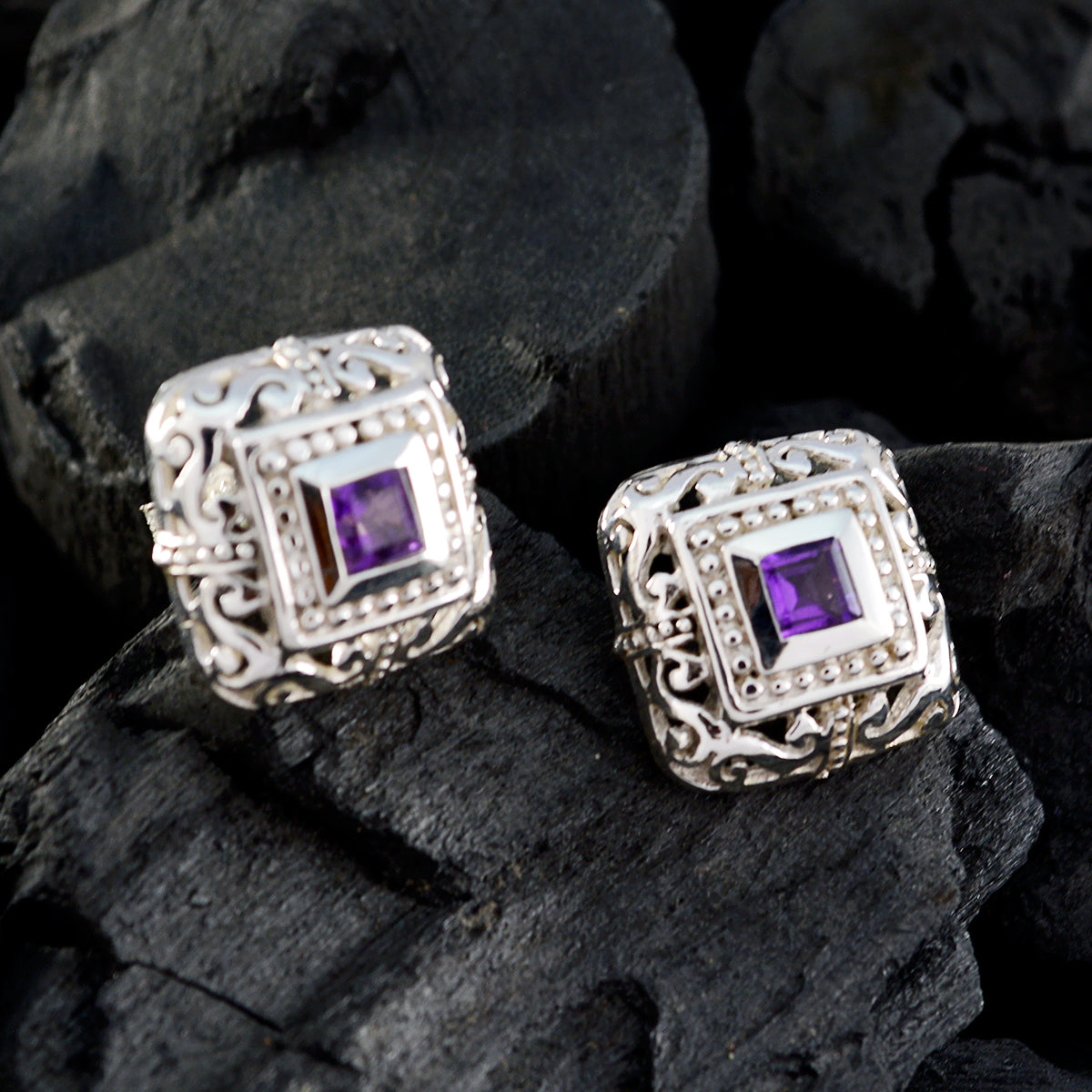 Ji eun Purple Tiny Solitaire Stud Earring