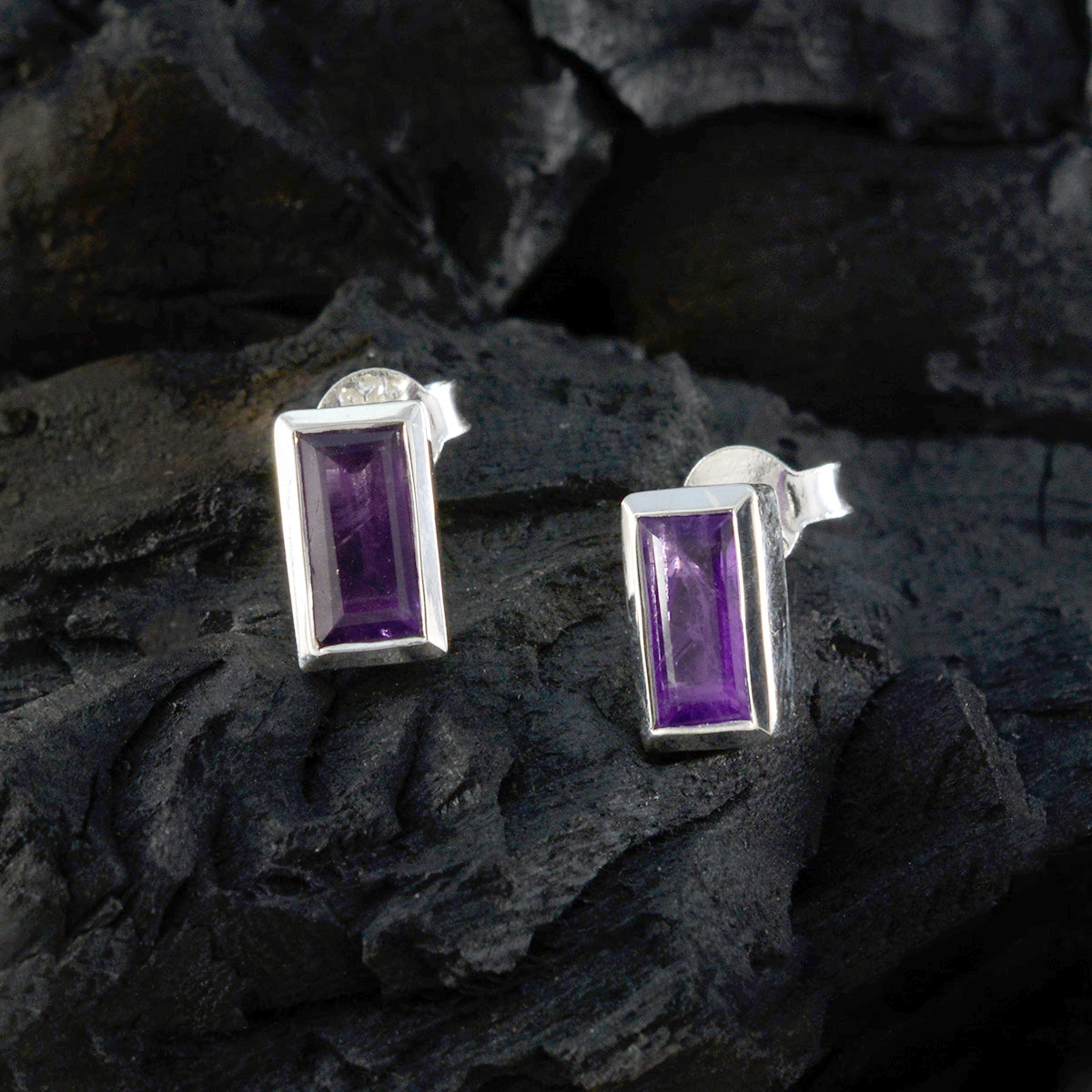 Ling Purple Elegant Solitaire Stud Earring