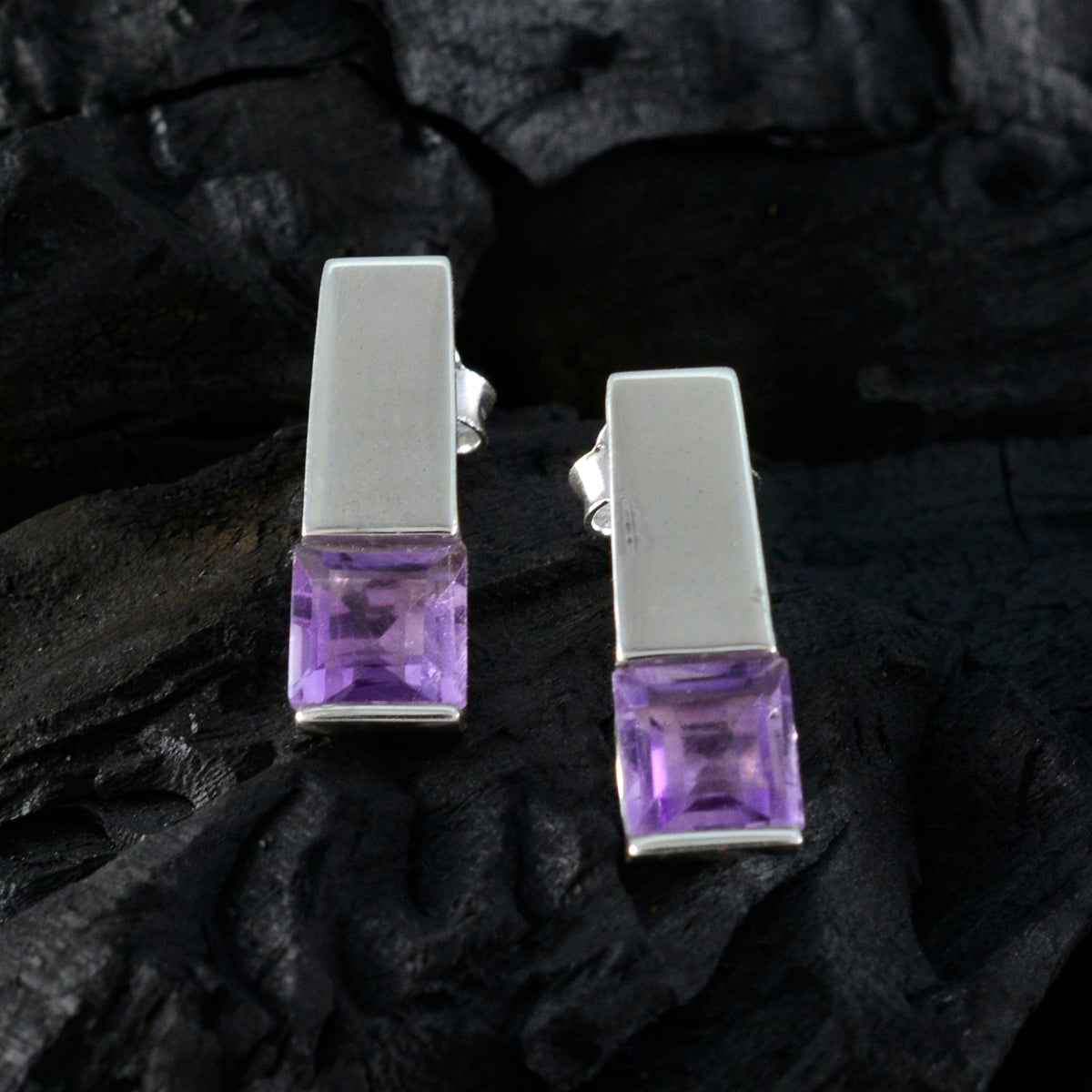 Katarina Purple Dainty Solitaire Stud Earring