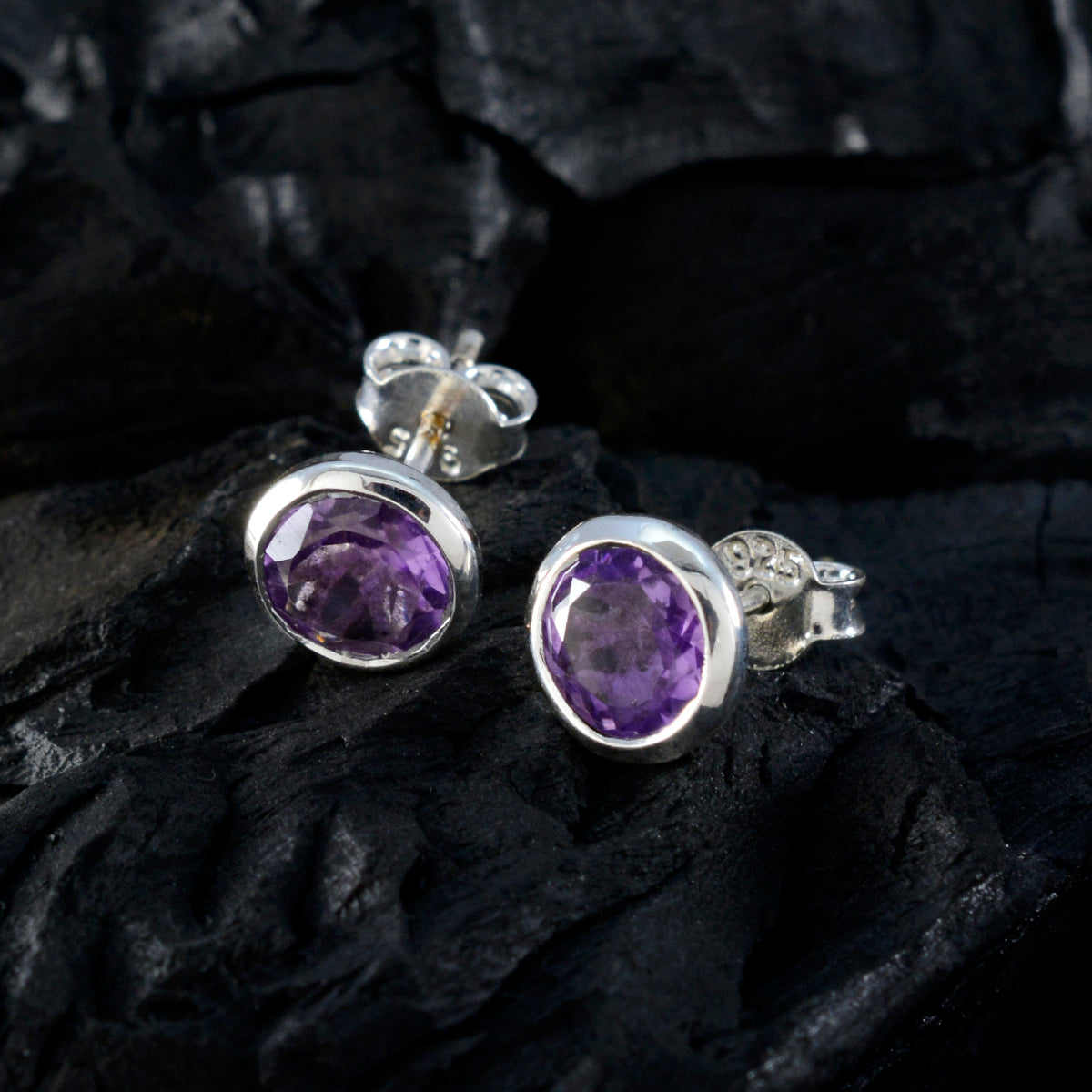 Mei Purple Elegant Solitaire Stud Earring