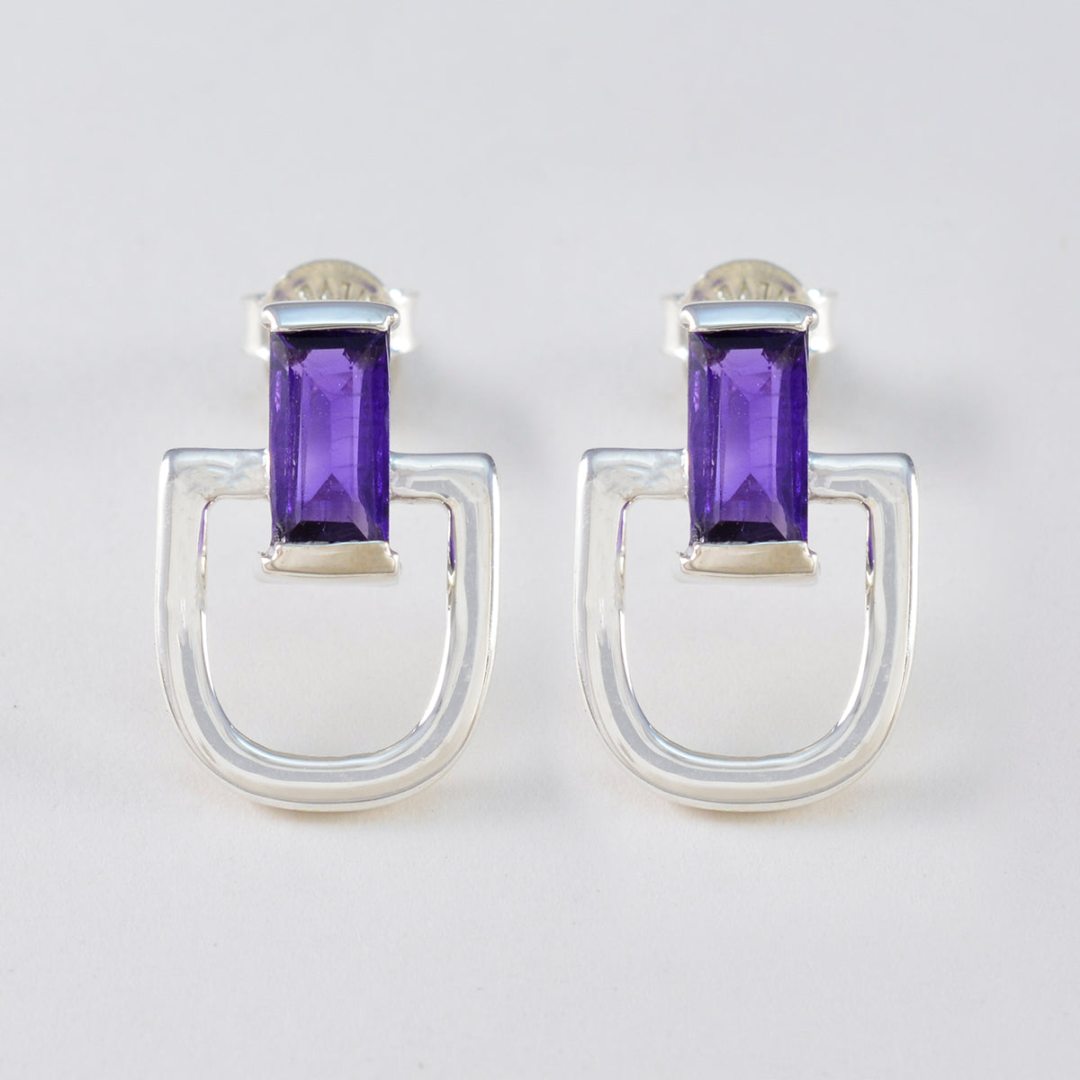 Florencia Purple Delicate Solitaire Stud Earring
