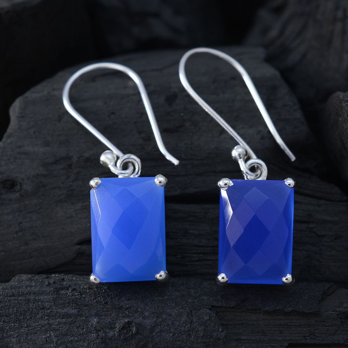 Ivana Blue Classic Solitaire Dangle Earring