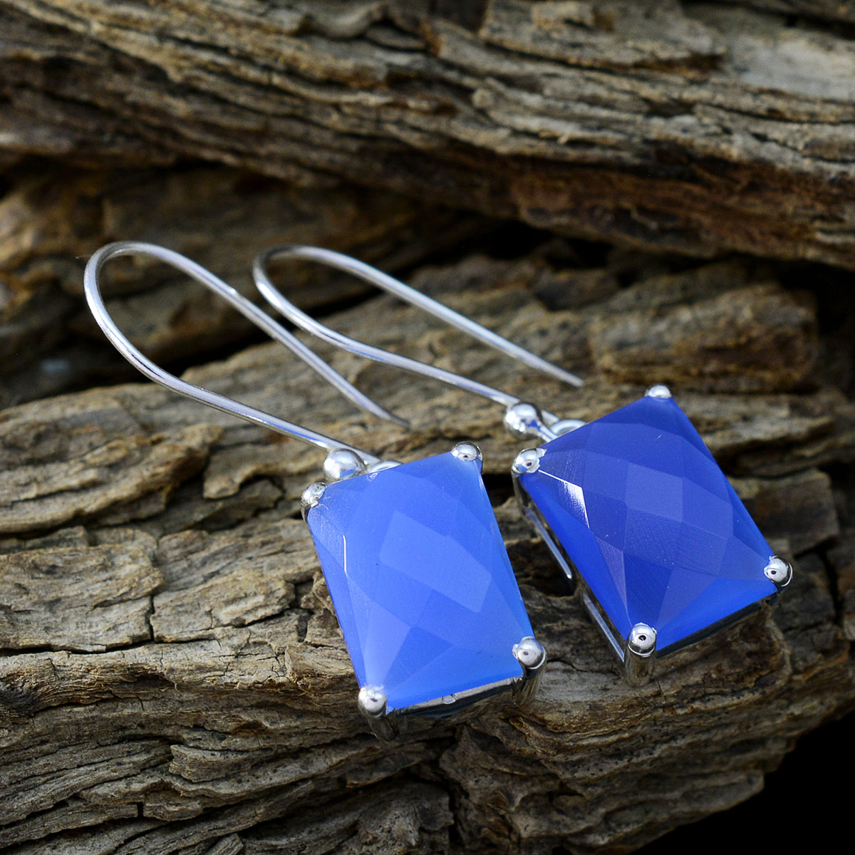 Ivana Blue Classic Solitaire Dangle Earring