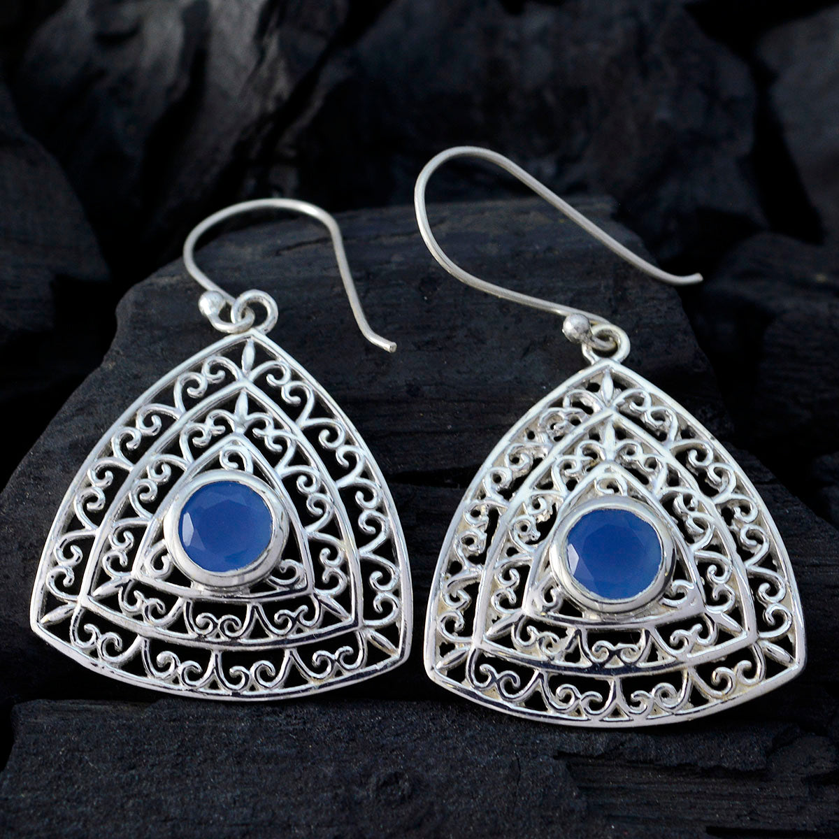 Lucia Blue Eye catching Solitaire Dangle Earring
