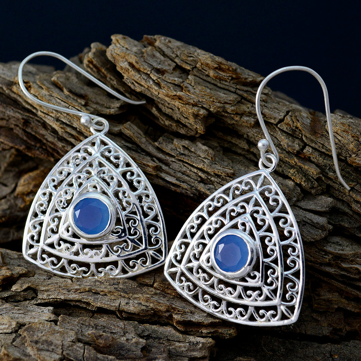 Lucia Blue Eye catching Solitaire Dangle Earring