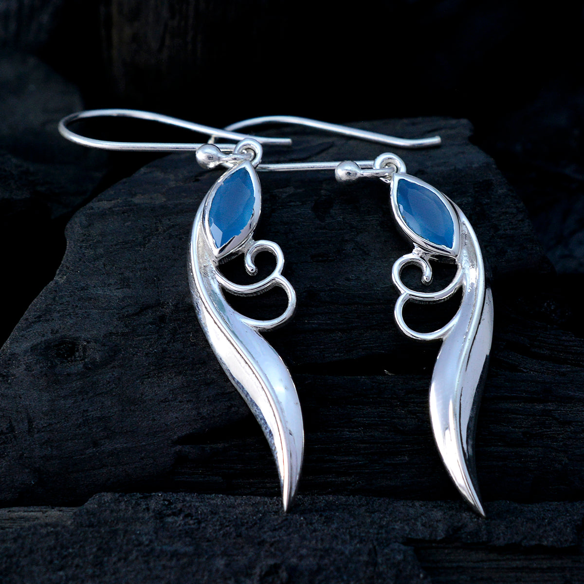María Blue Delicate Solitaire Dangle Earring