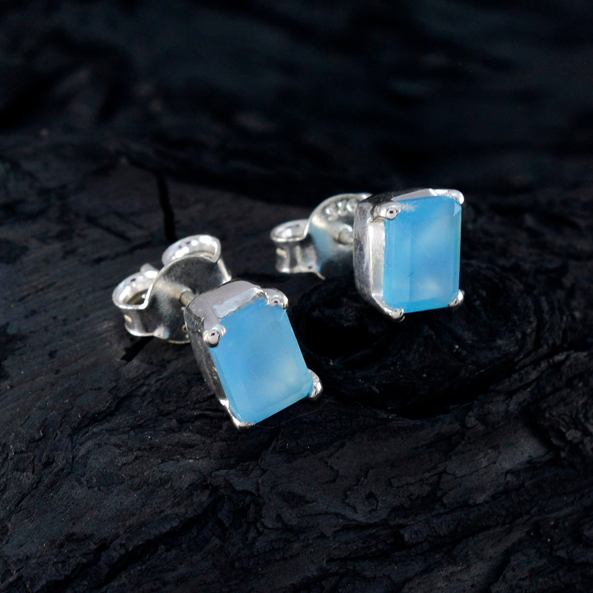 Carla Blue Delicate Solitaire Stud Earring