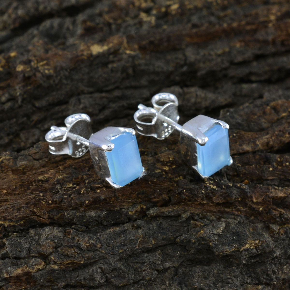 Carla Blue Delicate Solitaire Stud Earring