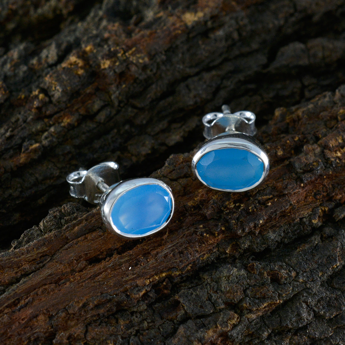 Camilla Blue Dainty Solitaire Stud Earring