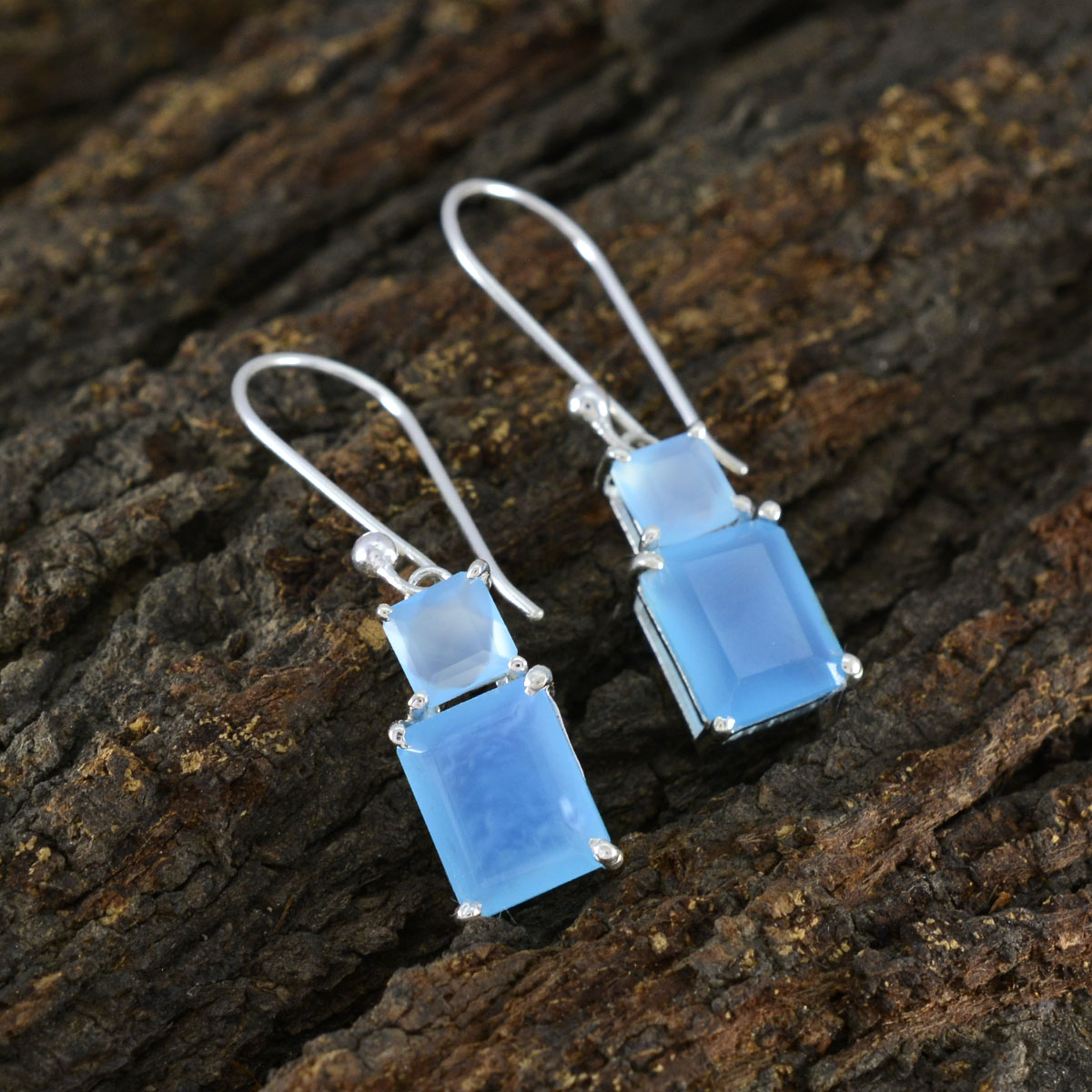 Rosa Blue Whisper thin Toi et Moi Dangle Earring