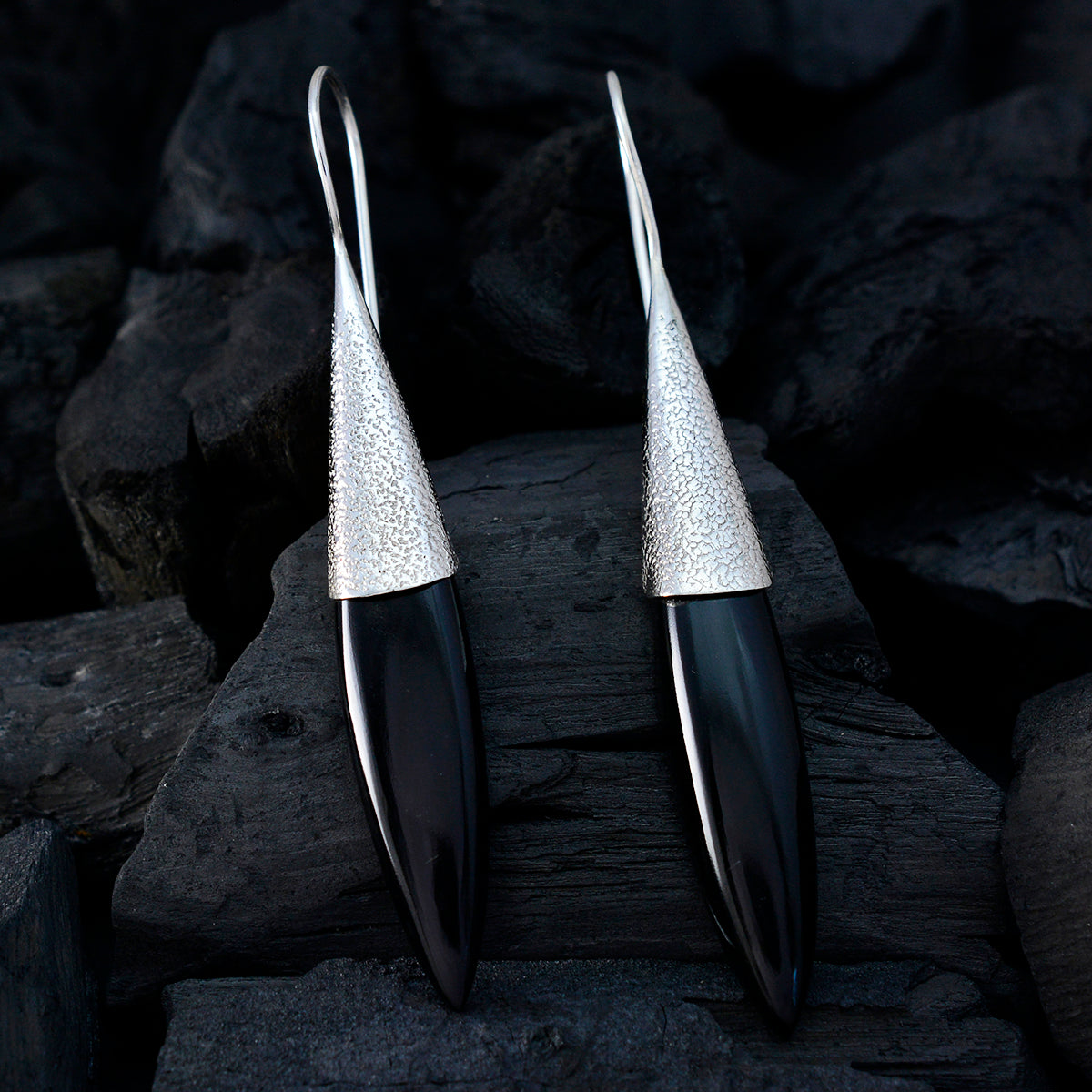 Hana Black Edgy Solitaire Dangle Earring
