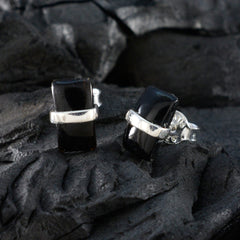 Grace Black Minimalist Solitaire Stud Earring