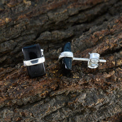 Grace Black Minimalist Solitaire Stud Earring