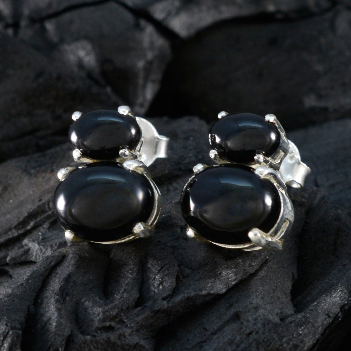 Pilar Black Slim Toi et Moi Stud Earring
