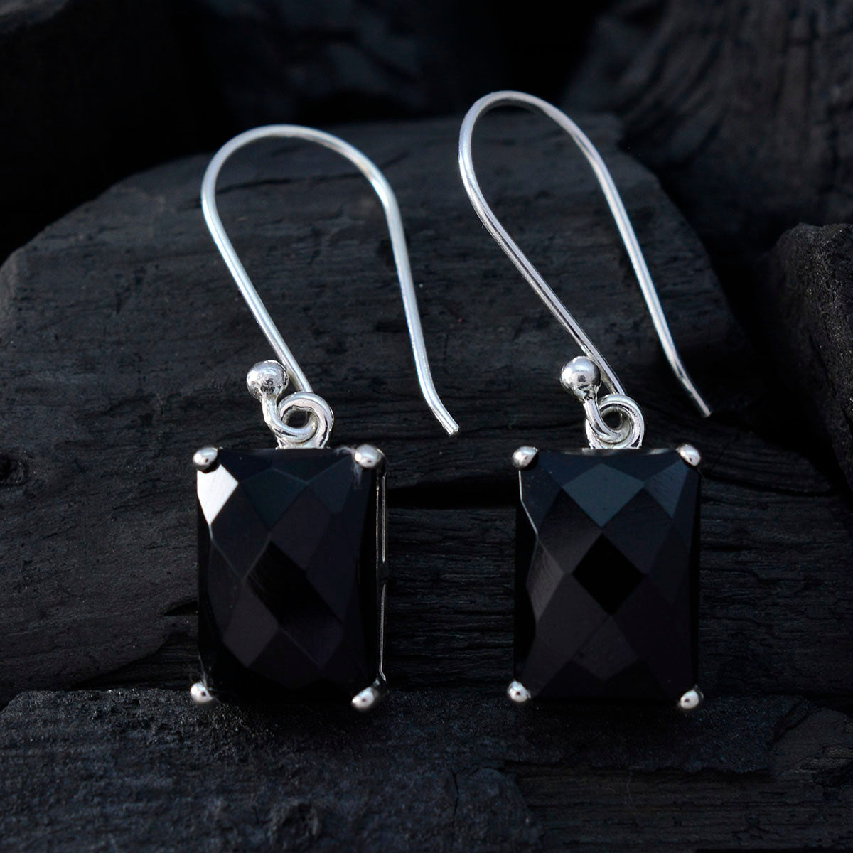 Inès Black Classic Solitaire Dangle Earring