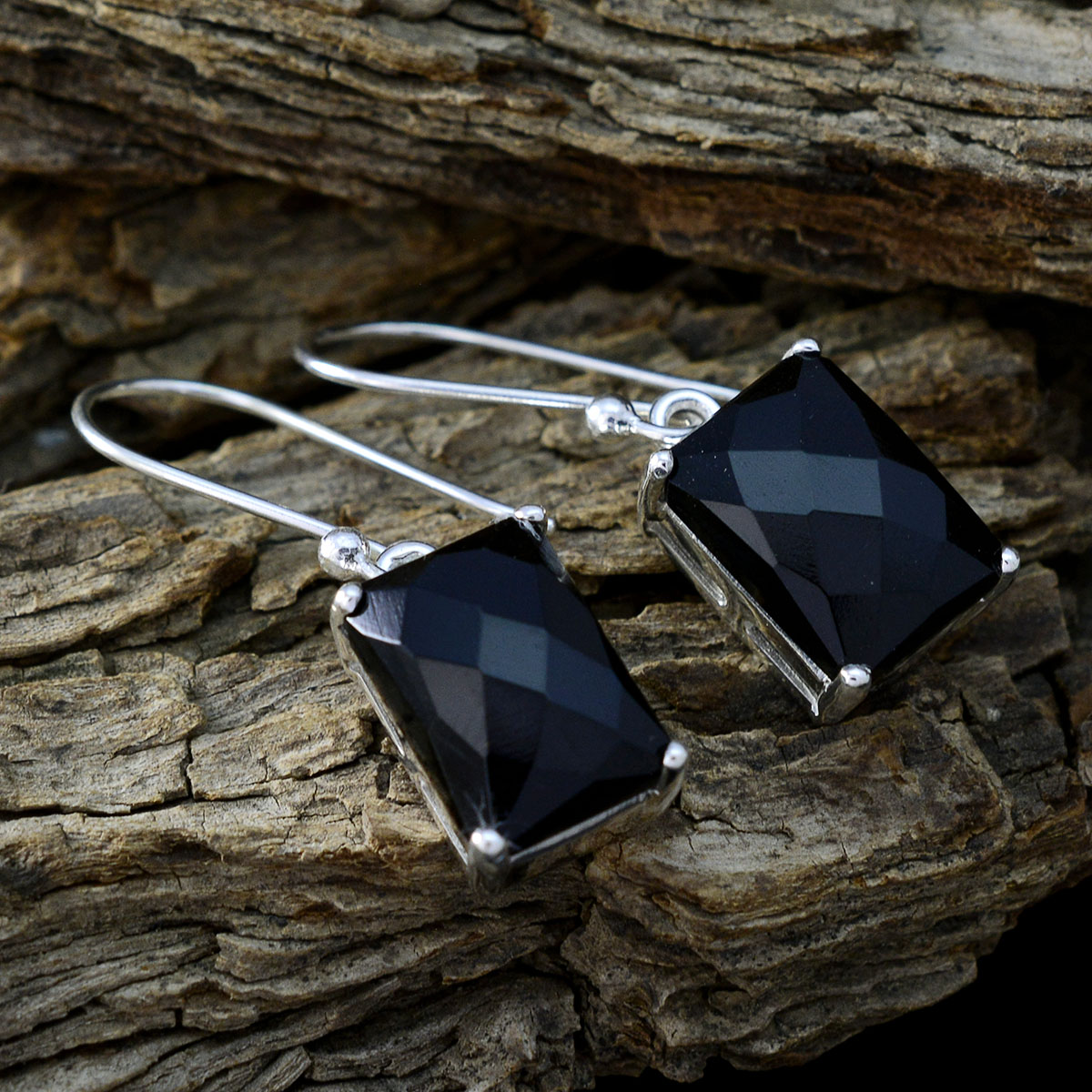 Inès Black Classic Solitaire Dangle Earring