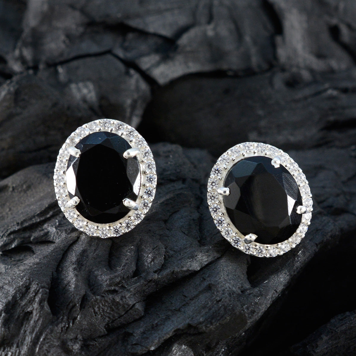 Ivy Black Tiny multiple Stud Earring