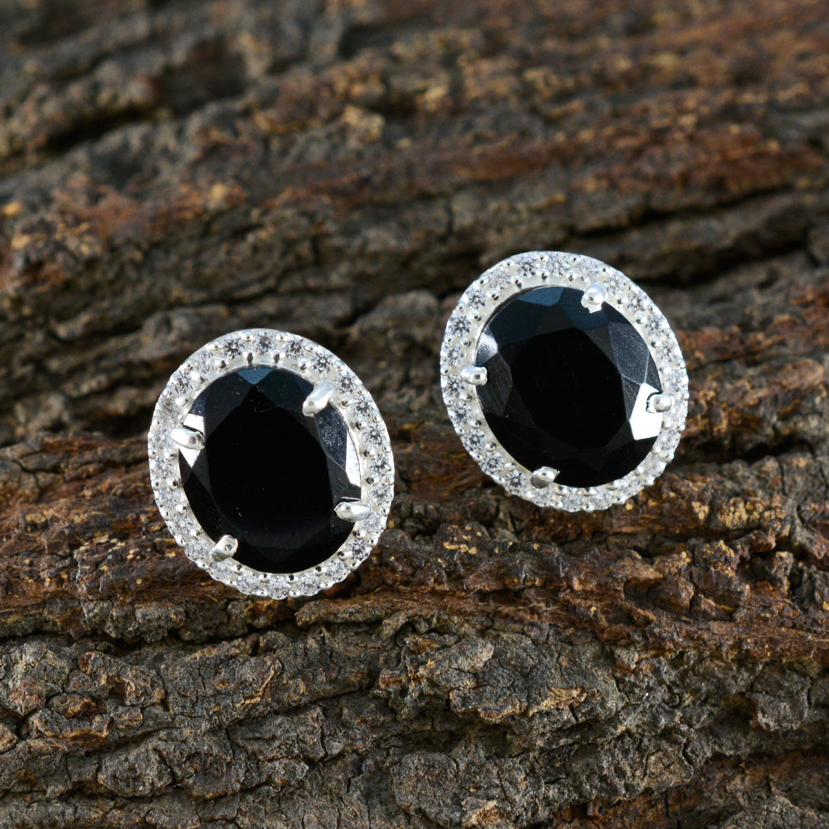 Ivy Black Tiny multiple Stud Earring