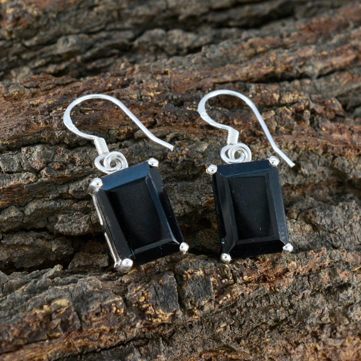 Mathilde Black Tiny Solitaire Dangle Earring