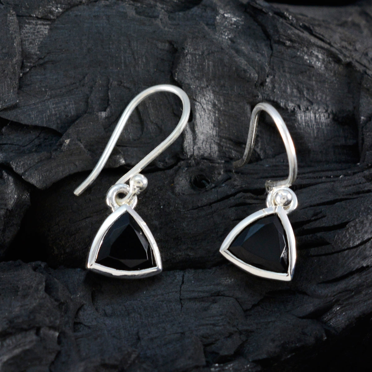 Chen Black Elegant Solitaire Dangle Earring