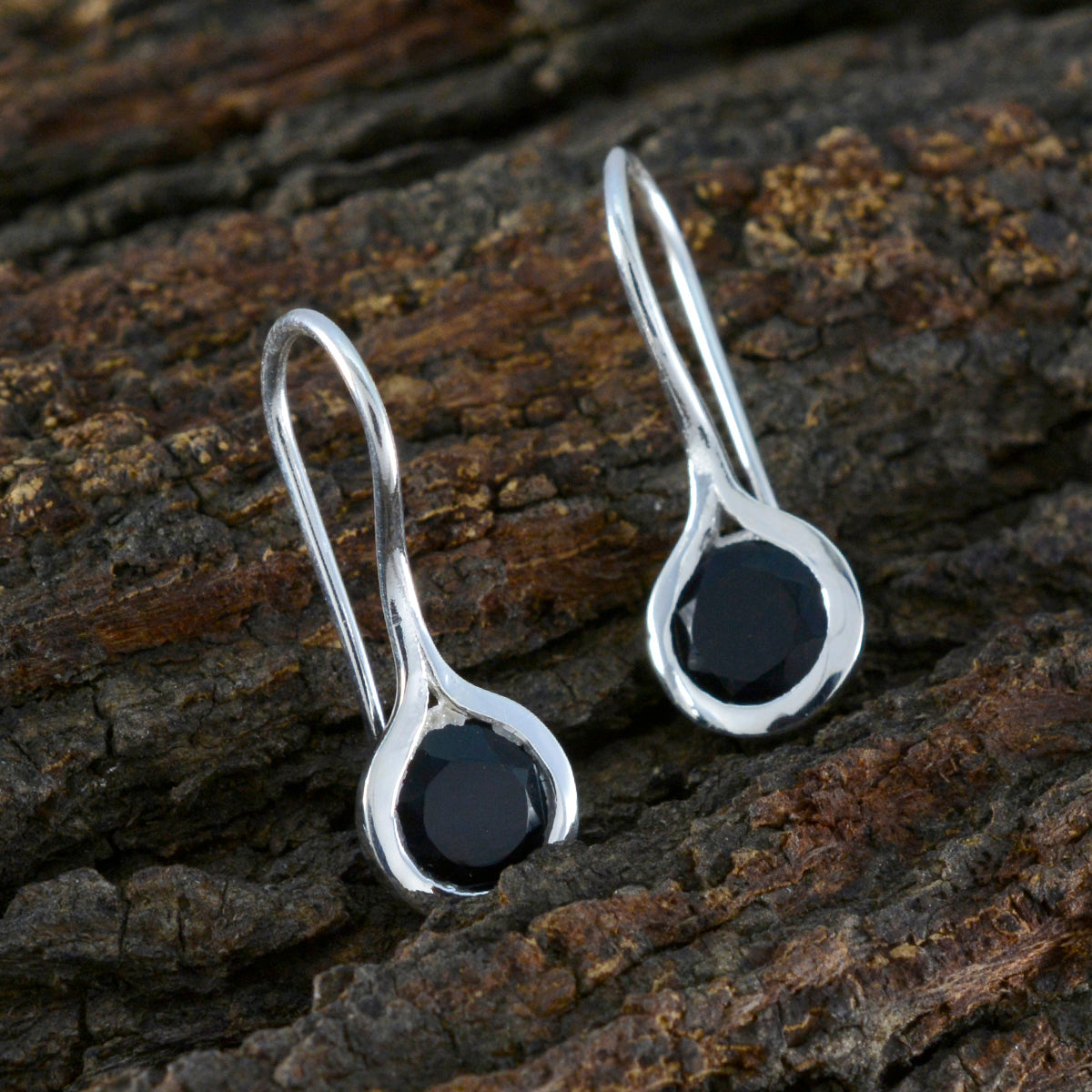 Hannah Black Delicate Solitaire Dangle Earring