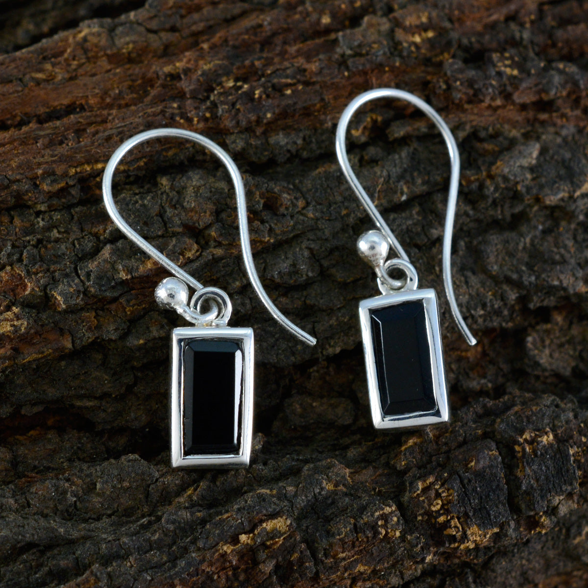 Layla Black Dainty Solitaire Dangle Earring