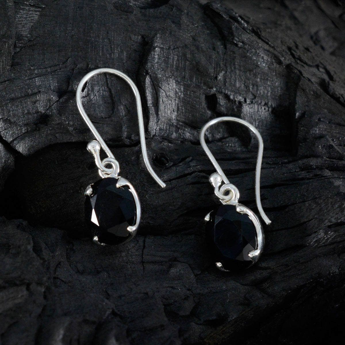 Tereza Black Delicate Solitaire Dangle Earring