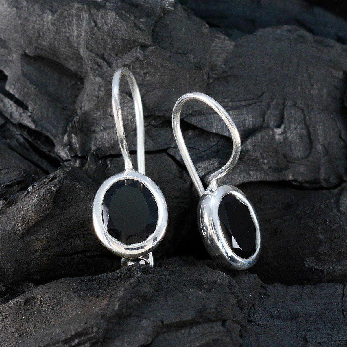 Mei Black Dainty Solitaire Dangle Earring