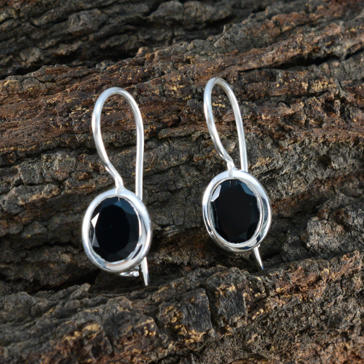 Mei Black Dainty Solitaire Dangle Earring
