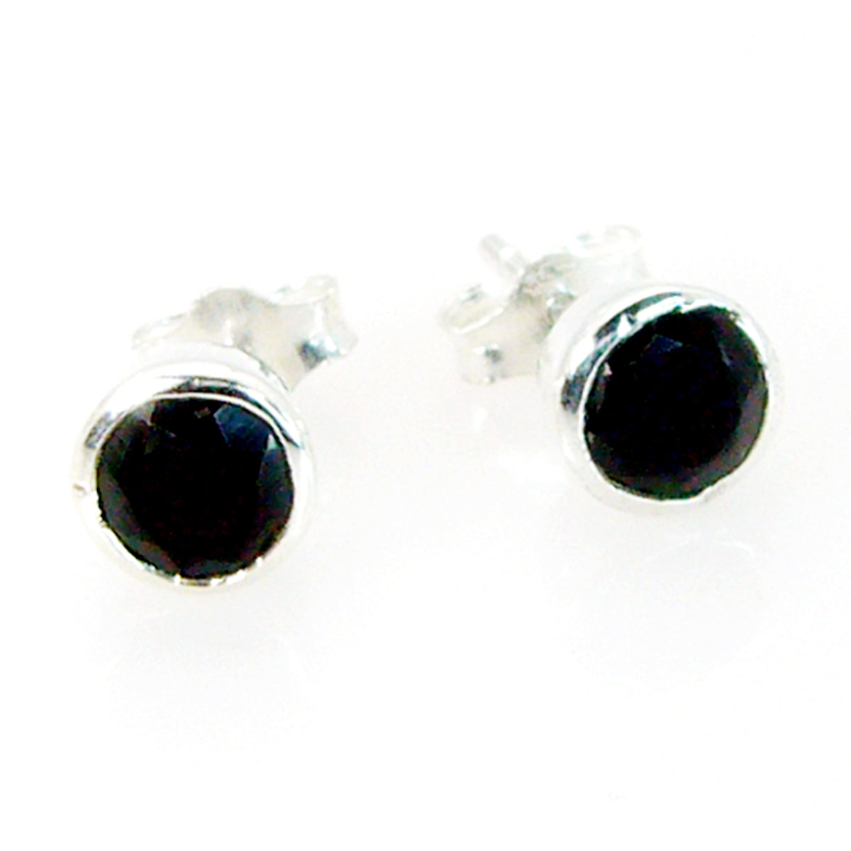 Seo yeon Black Elegant Solitaire Stud Earring Black Onyx Black Stud