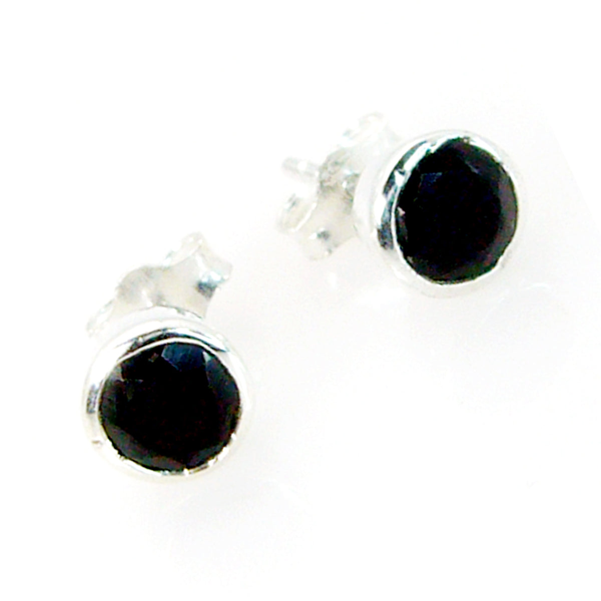 Seo yeon Black Elegant Solitaire Stud Earring