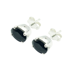 Victoria Black Minimalist Solitaire Stud Earring