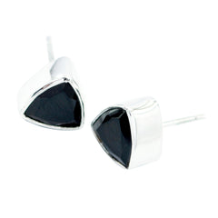 Violet Black Elegant Solitaire Stud Earring