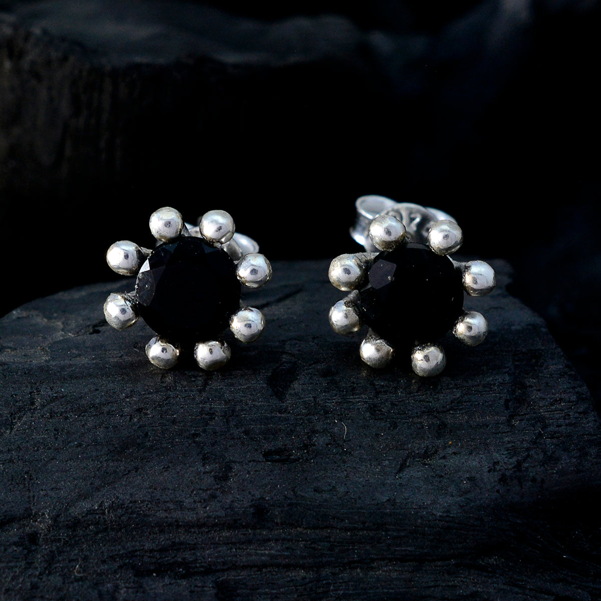 Dayana Black Elegant Solitaire Stud Earring