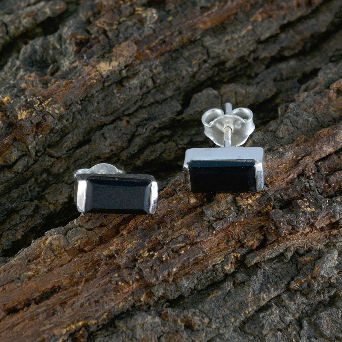 Ida Black Solitaire Stud Earrings for Every Occasion
