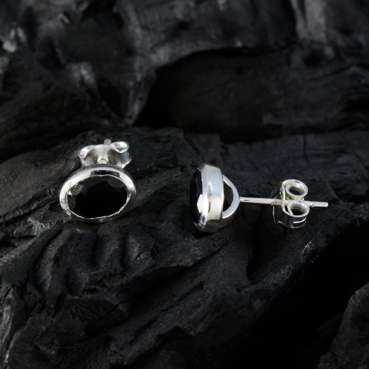Haruka Black Delicate Solitaire Stud Earring