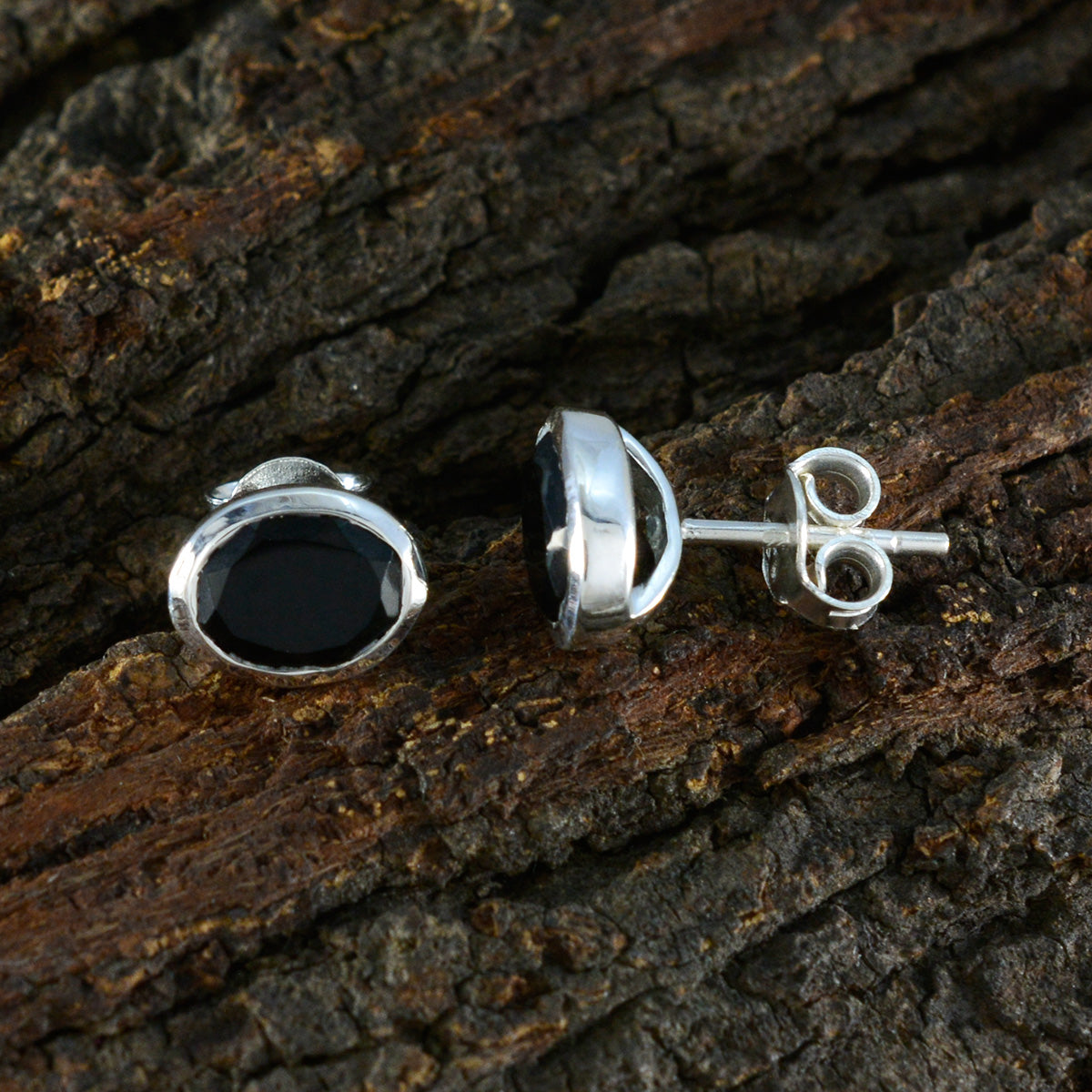 Haruka Black Delicate Solitaire Stud Earring